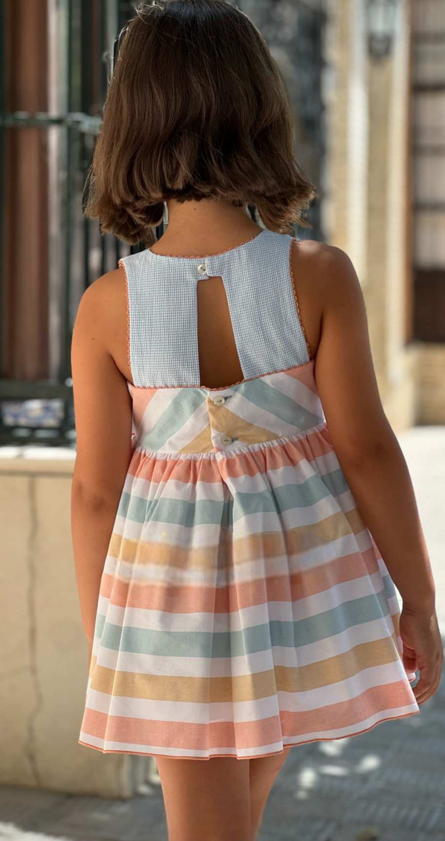 Vestido rayas horizontales y lazo vichy