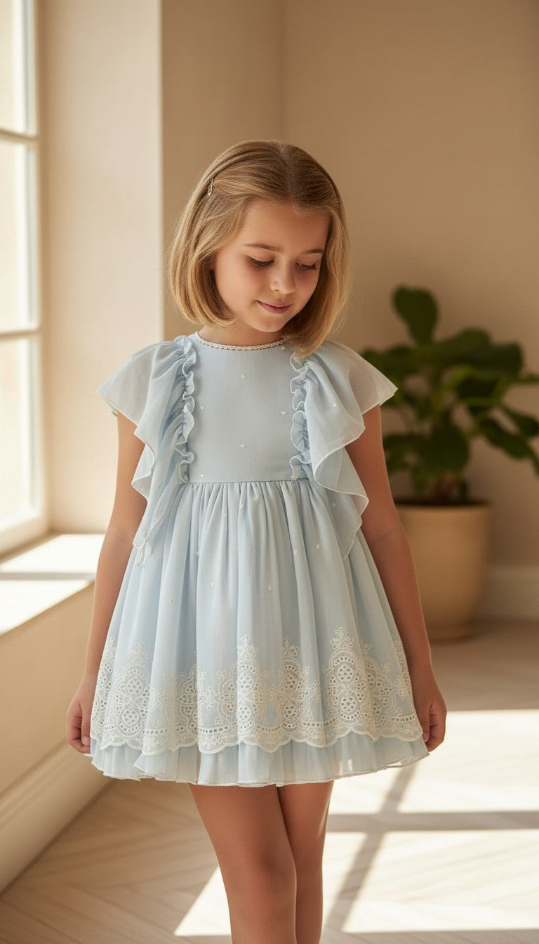 Vestido gasa bordada celeste con volantes