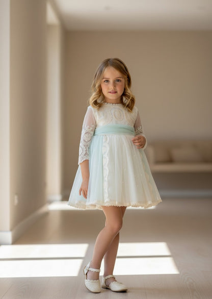 Vestido tul bordado beig manga francesa y falda tul verde claro