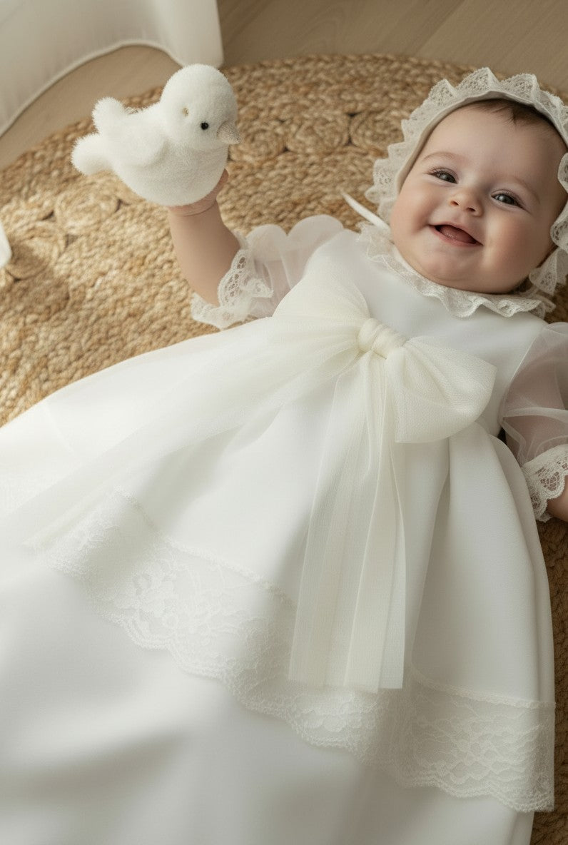Faldon de triple organza beig con lazo tul y capota