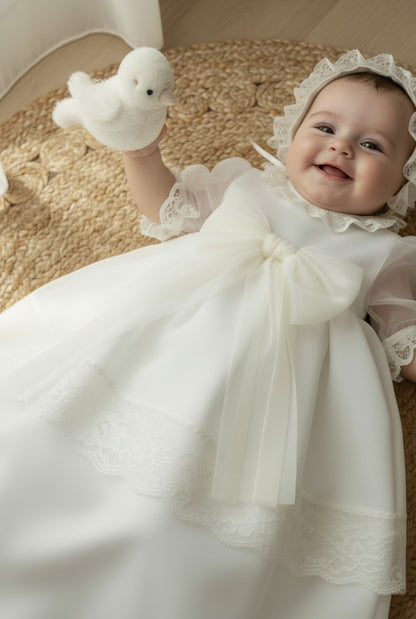 Faldon de triple organza beig con lazo tul y capota