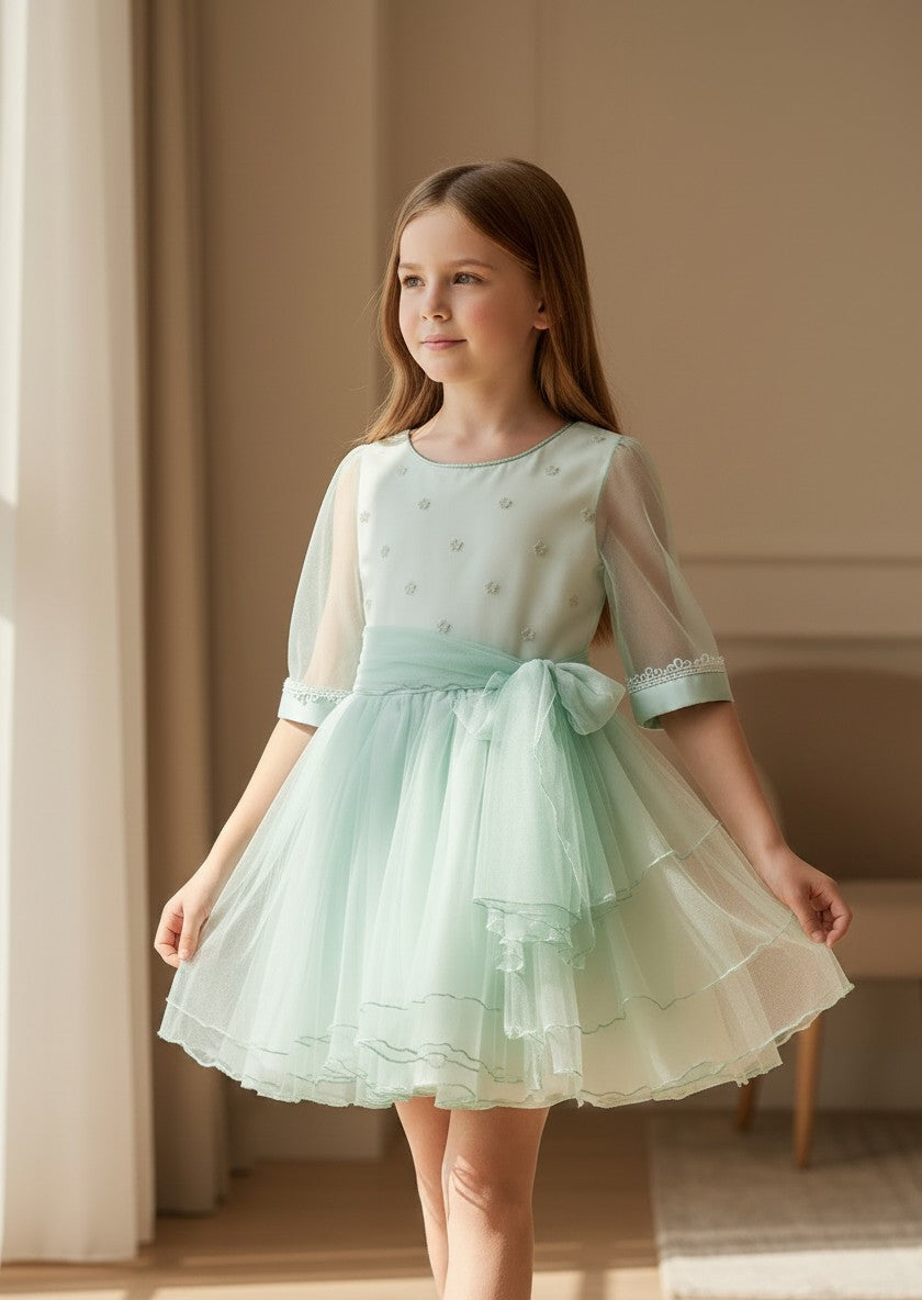 Vestido tul verde mint manga francesa con volantes