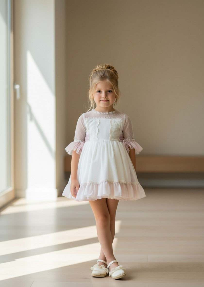 Vestido tul beig y volantes rosas