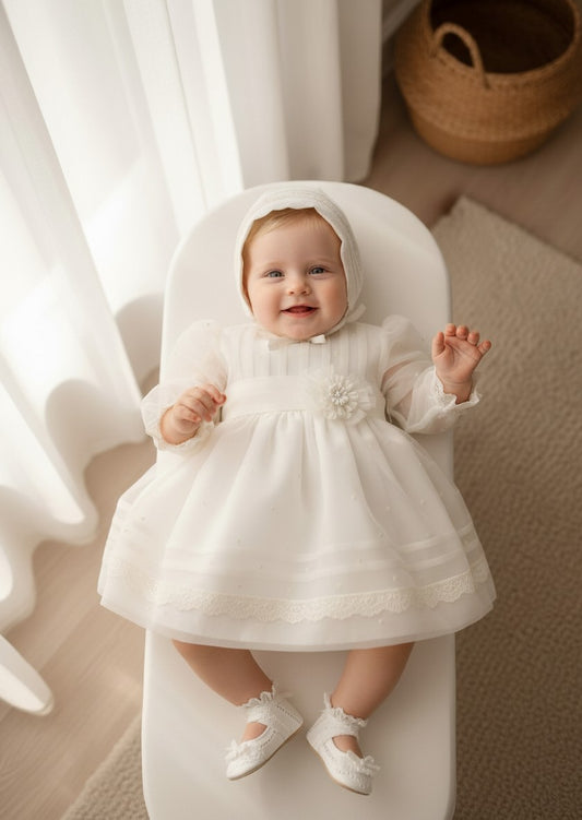 Vestido organza bordada beig y capota