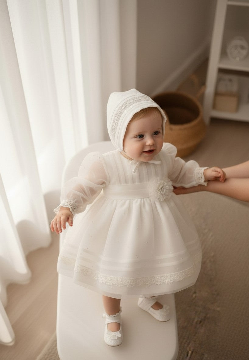 Vestido organza bordada beig y capota