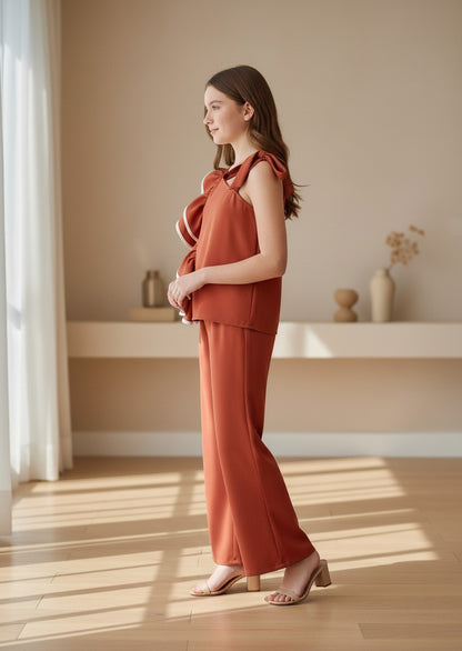 Conjunto top asimétrico teja con volante y pantalón