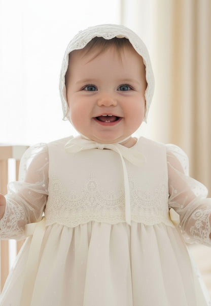 Vestido tul bordado beig con capota y braguita