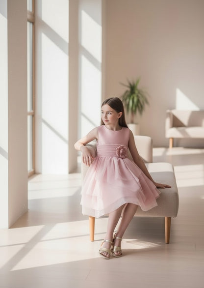 Vestido mikado rosa empolvado con tul y lazada