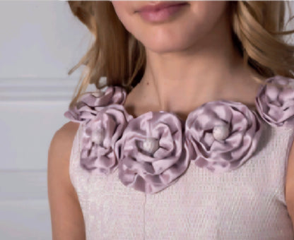 Vestido brocado rosa con 5 rosetones