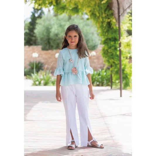 Conjunto blusa turquesa con collar y pantalon blanco - PARDALETS