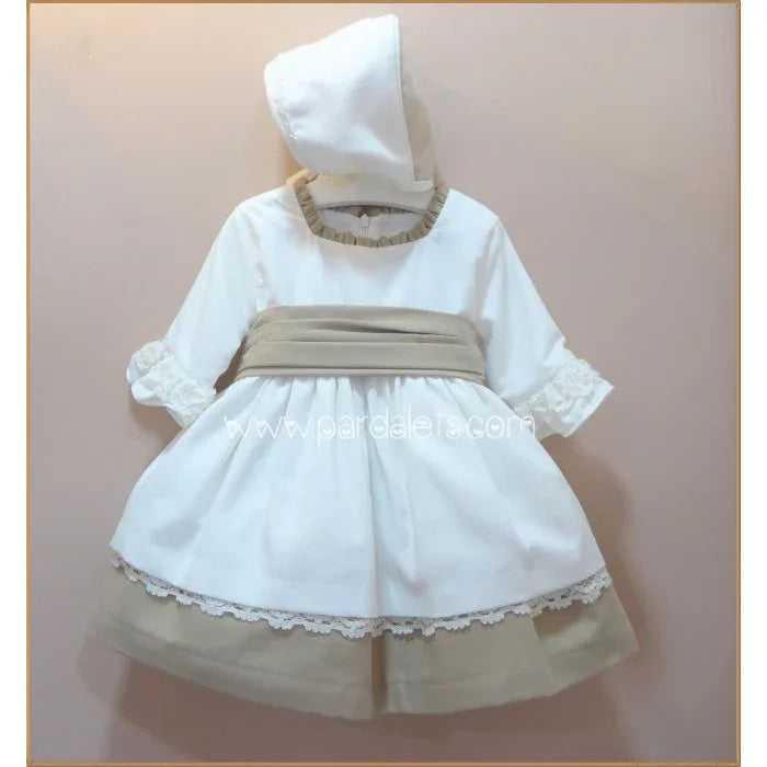 Jesusito beig y camel con puntilla beig y capota - PARDALETS