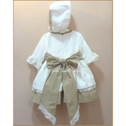 Jesusito beig y camel con puntilla beig y capota - PARDALETS