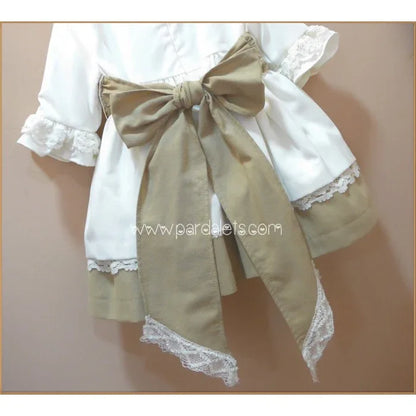 Jesusito beig y camel con puntilla beig y capota - PARDALETS