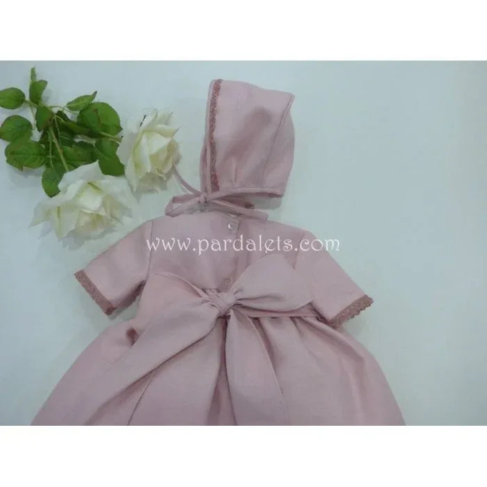 Jesusito de seda rosa empolvado con puntilla y capota - PARDALETS