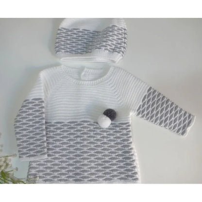 Jubon y polaina blanco y gris con gorrito - PARDALETS