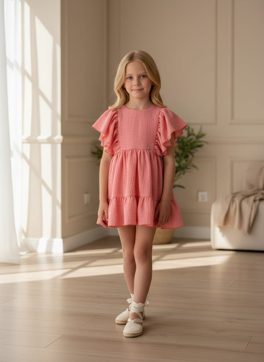 Vestido coral con volantes y espalda abierta