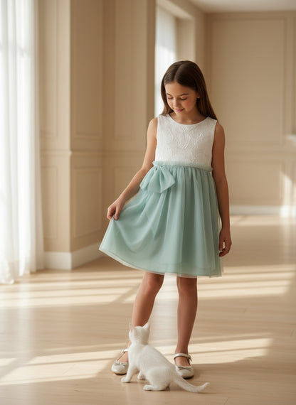 Vestido blanco y tul verde empolvado "Chowa"