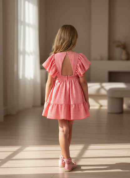 Vestido coral con volantes y espalda abierta