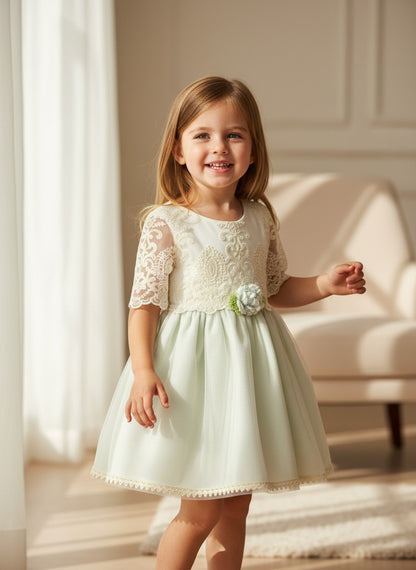 Vestido cuerpo tul bordado beig y falda verde clarito