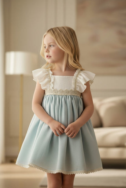 Vestido talle alto con volantes y falda color verde hielo