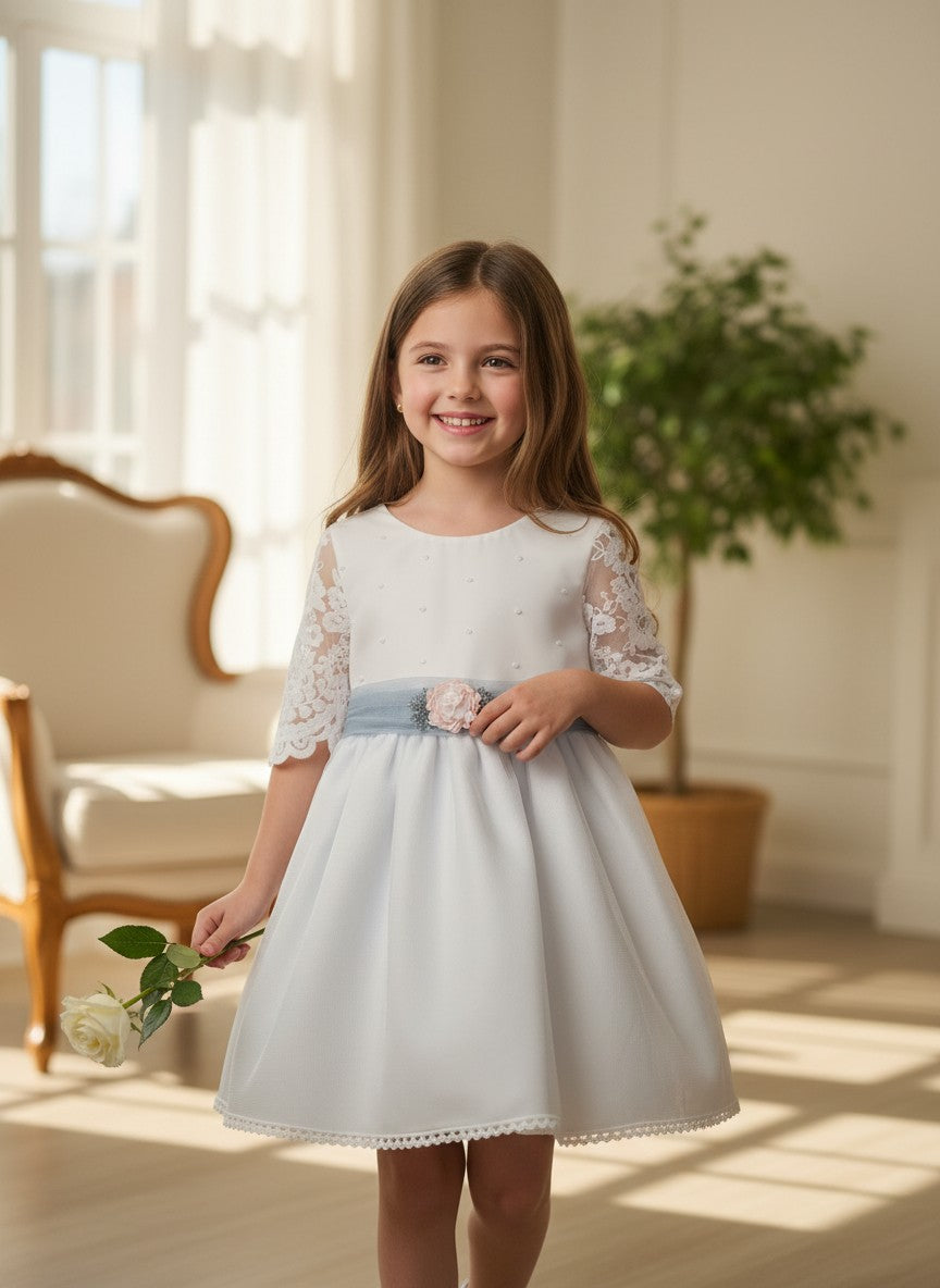 Vestido cuerpo bordado blanco y falda tul azul