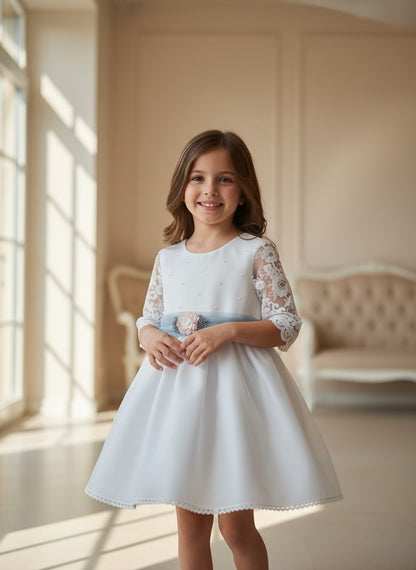 Vestido cuerpo bordado blanco y falda tul azul