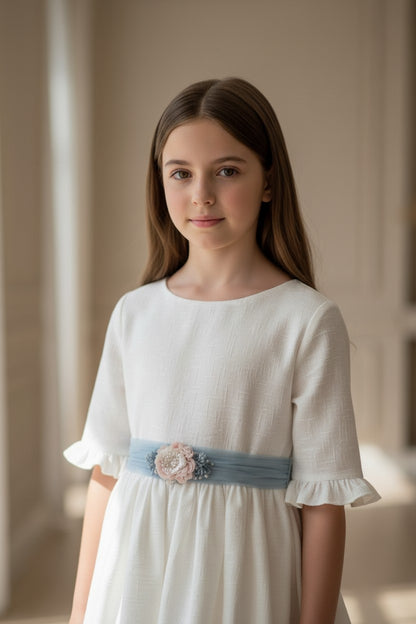 Vestido lino beig manga francesa y fajin azul empolvado