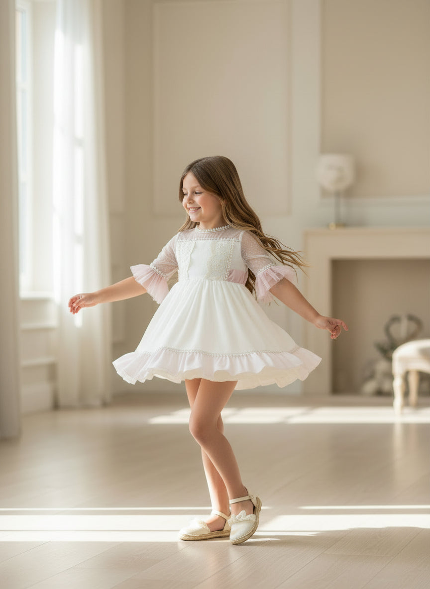 Vestido tul beig y volantes rosas