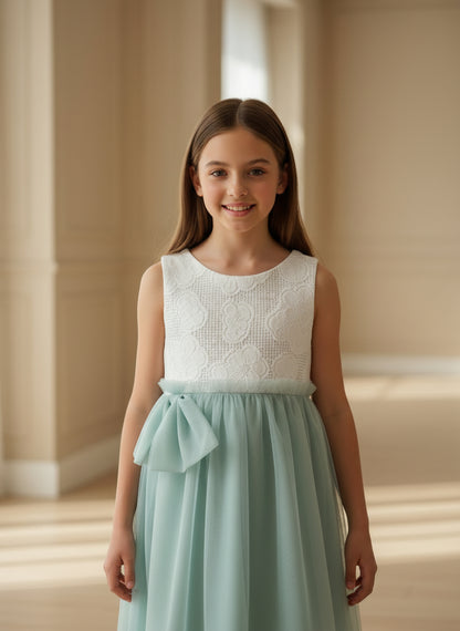 Vestido blanco y tul verde empolvado "Chowa"