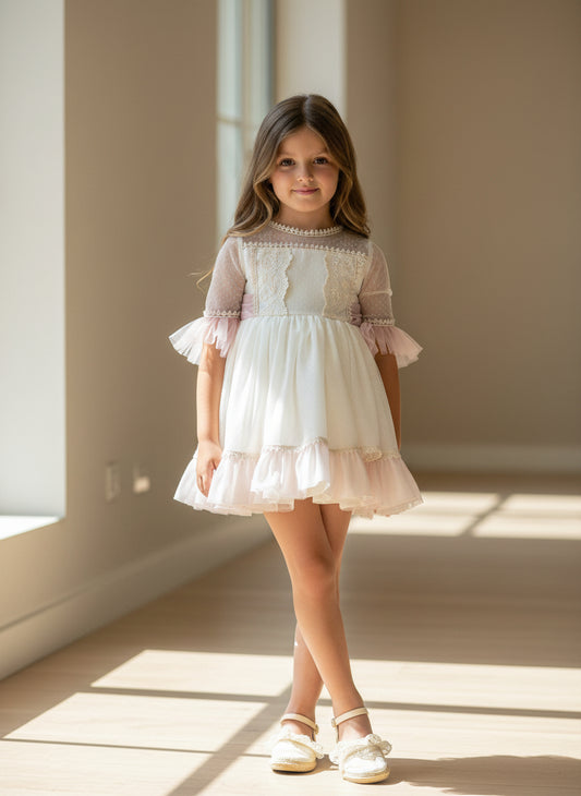 Vestido tul bordado beig manga francesa y fajin tul rosa