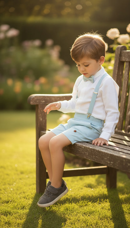 Conjunto camisa lino, short, tirantes y pajarita verde