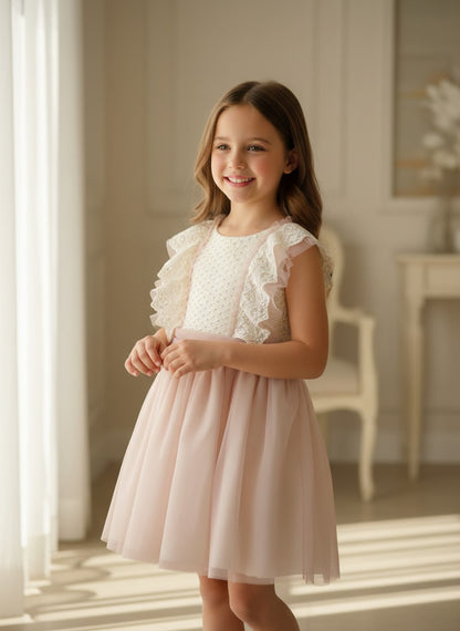 Vestido cuerpo beig sin mangas y falda de tul rosa empolvado