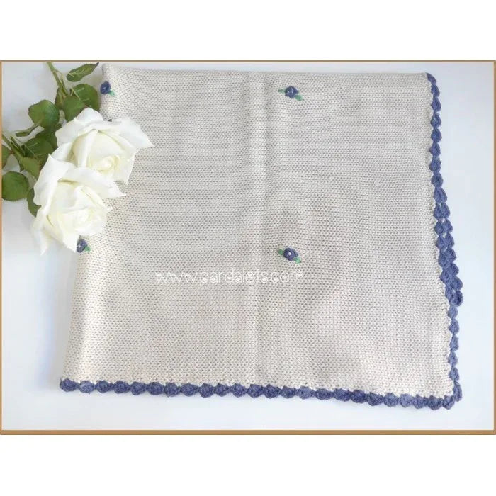 Manta carro arena con ribete y flores azules - PARDALETS