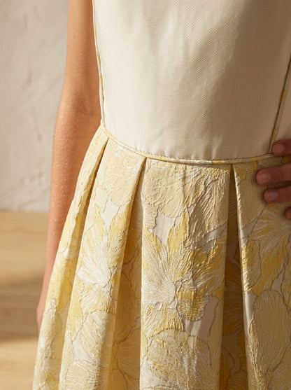 Vestido dorado y falda brocado flores amarillas y doradas