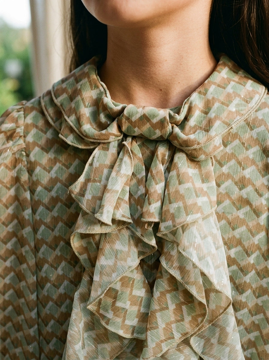 Vestido de gasa estampada con chorreras