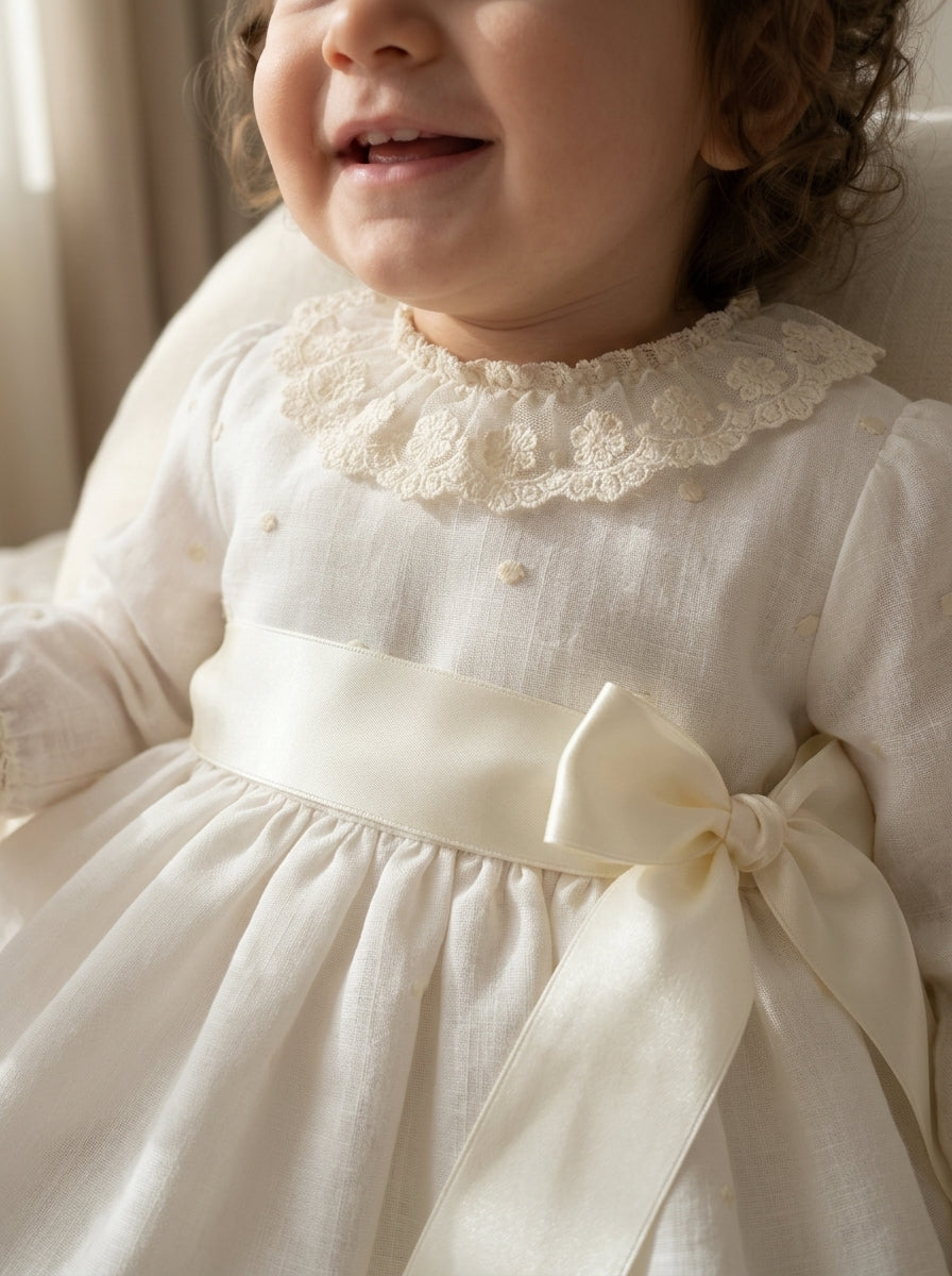 Vestido batista inglesa bordada con capota