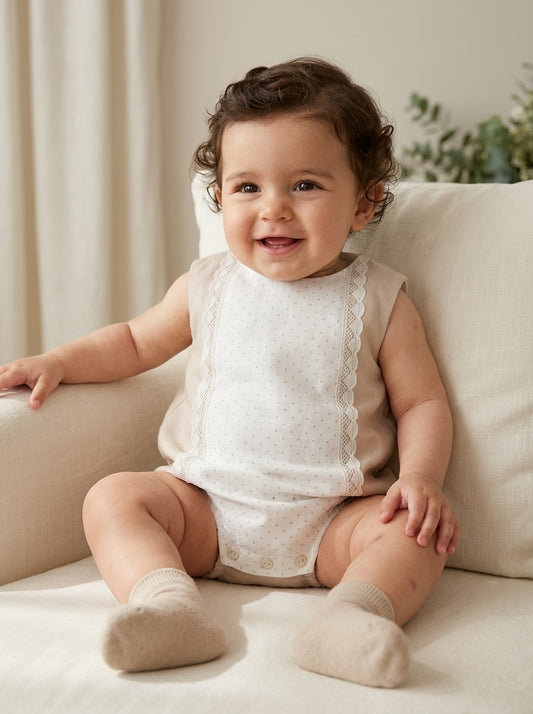 Pelele lino camel con delantero topitos