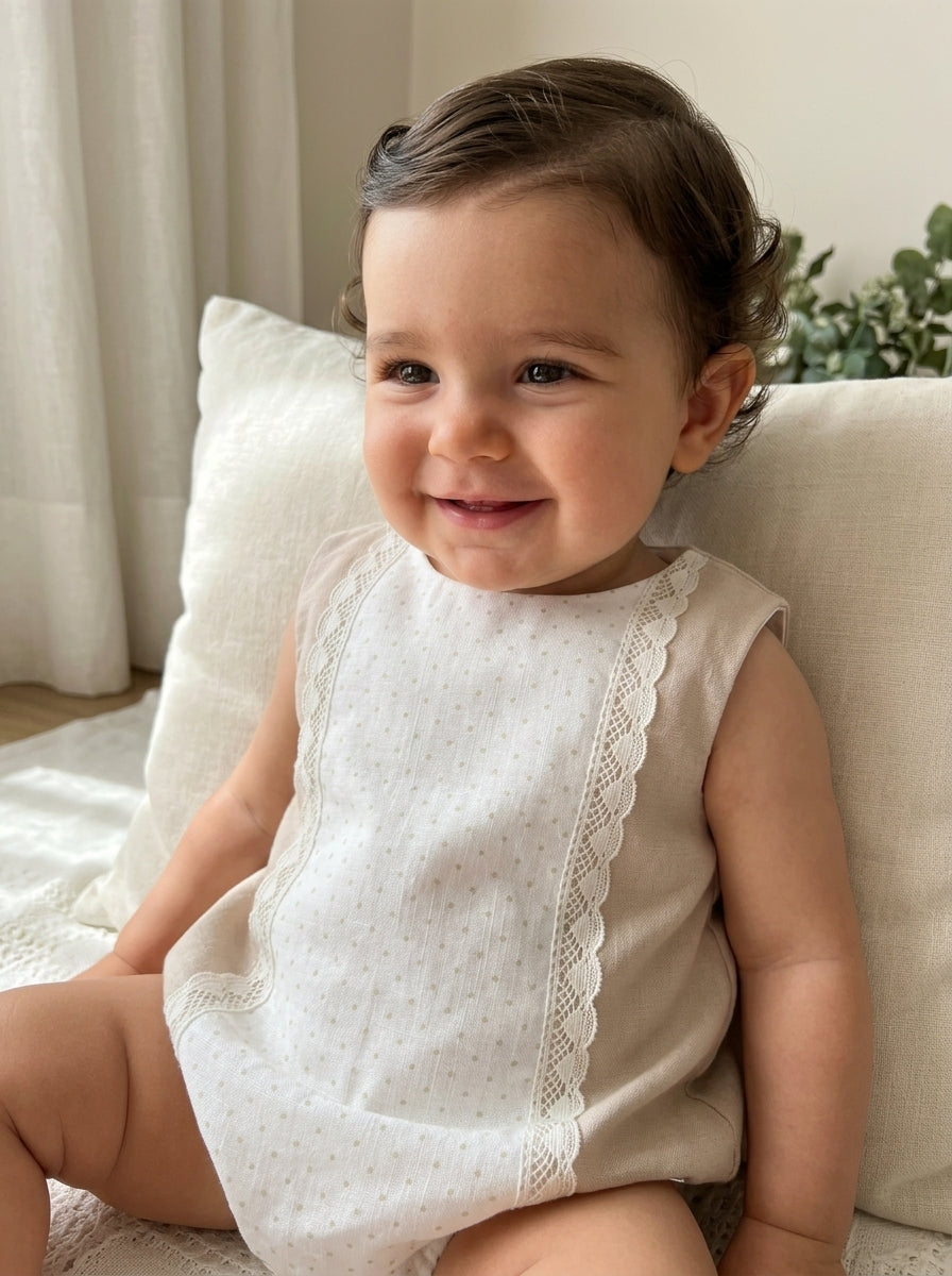 Pelele lino camel con delantero topitos