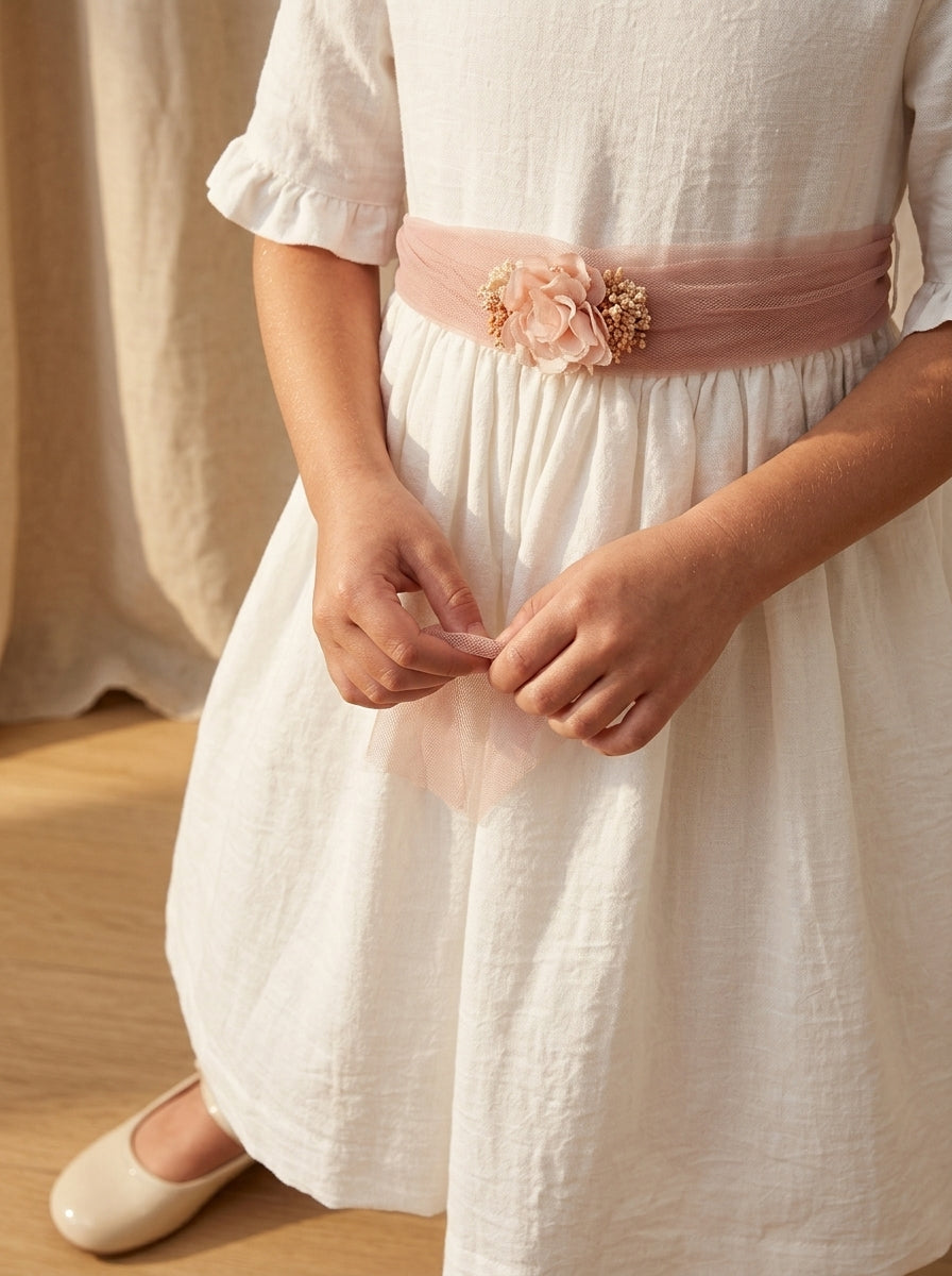 Vestido infantil de bambula blanco y fajin rosa