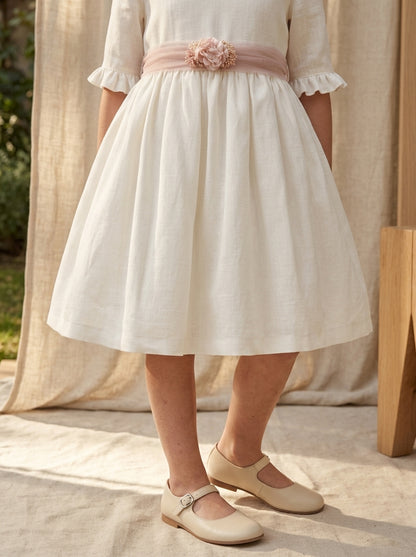 Vestido lino beig manga francesa y fajin azul empolvado