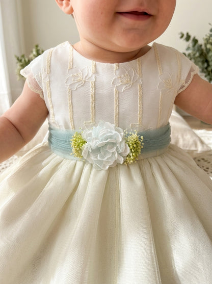 Vestido beig y verde bordado