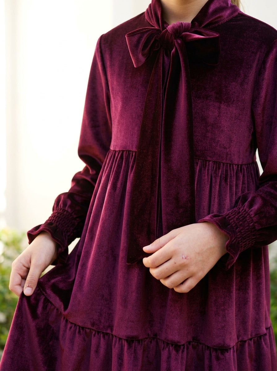 Vestido terciopelo granate con lazada en el cuello