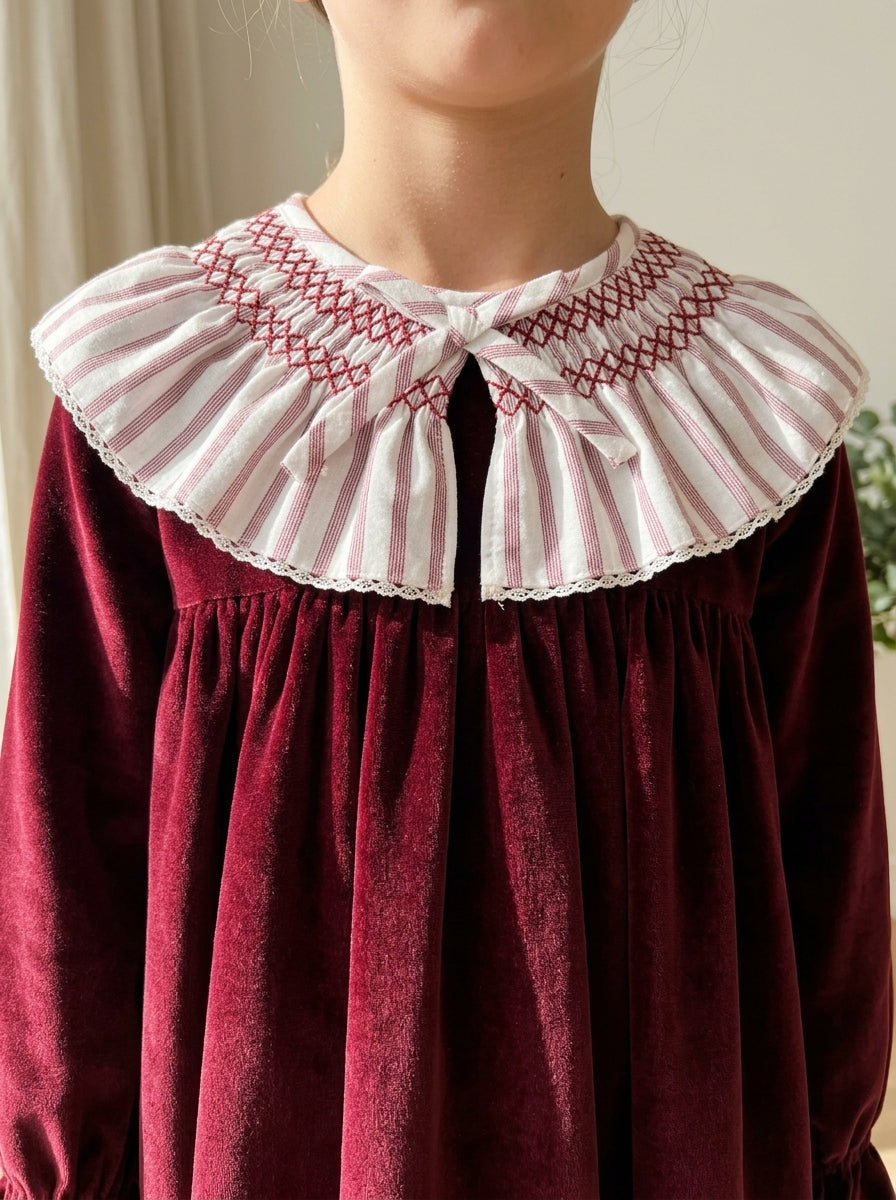 Vestido terciopelo granate con cuello fruncido de rayitas