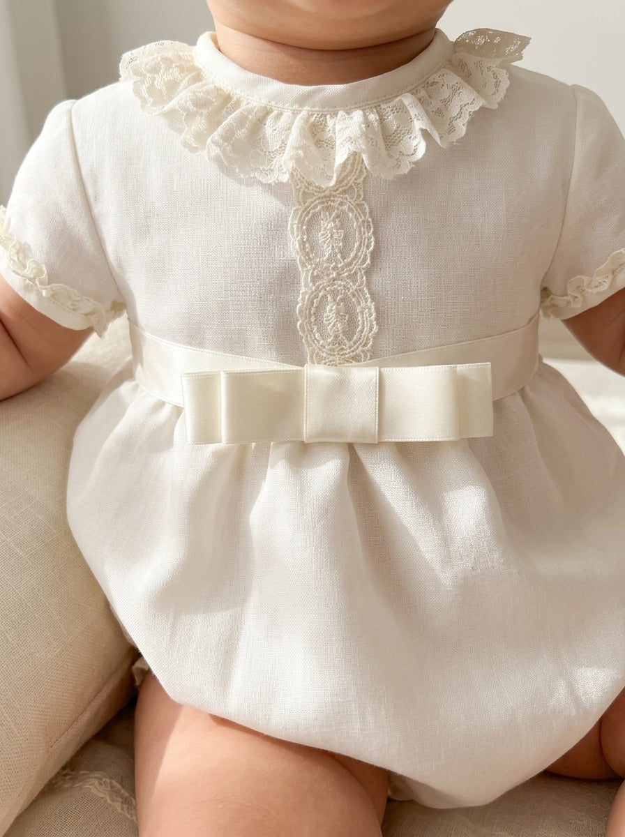 Pelele triple organza con puntilla y capota