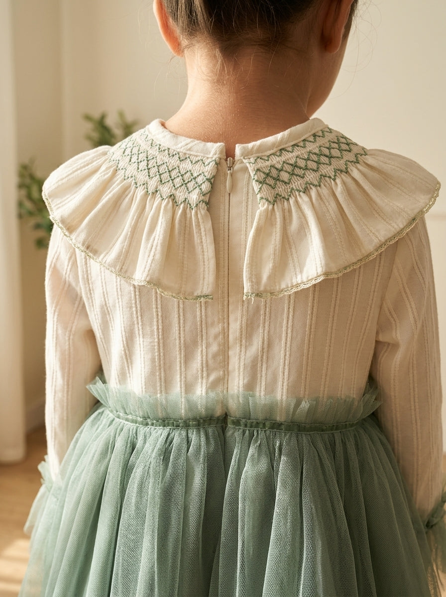 Vestido beig y falda tul verde