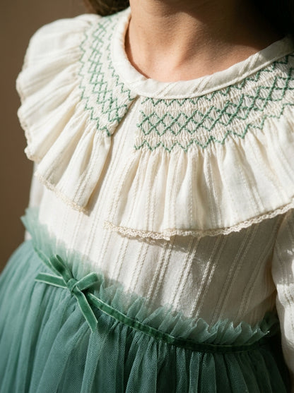 Vestido beig y falda tul verde