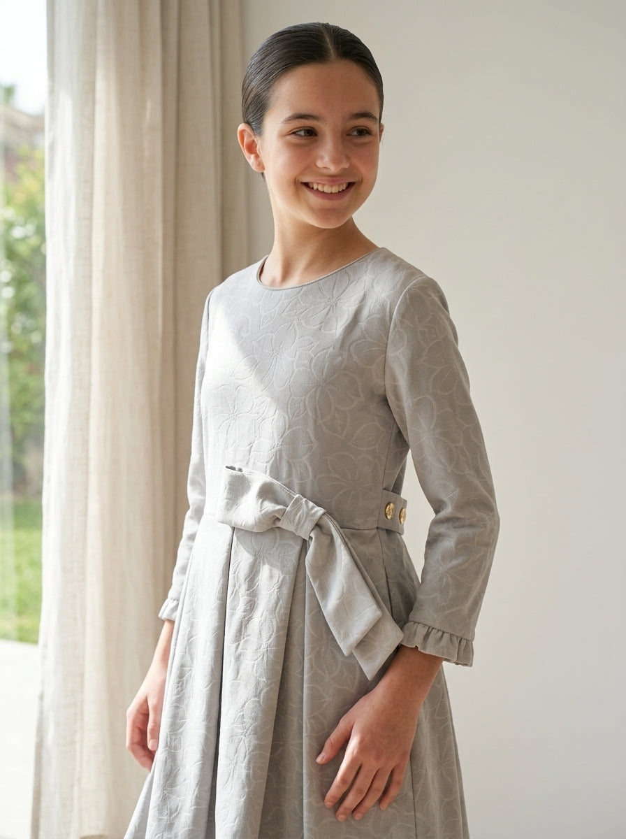 Vestido antelina brocada gris con lazo lateral