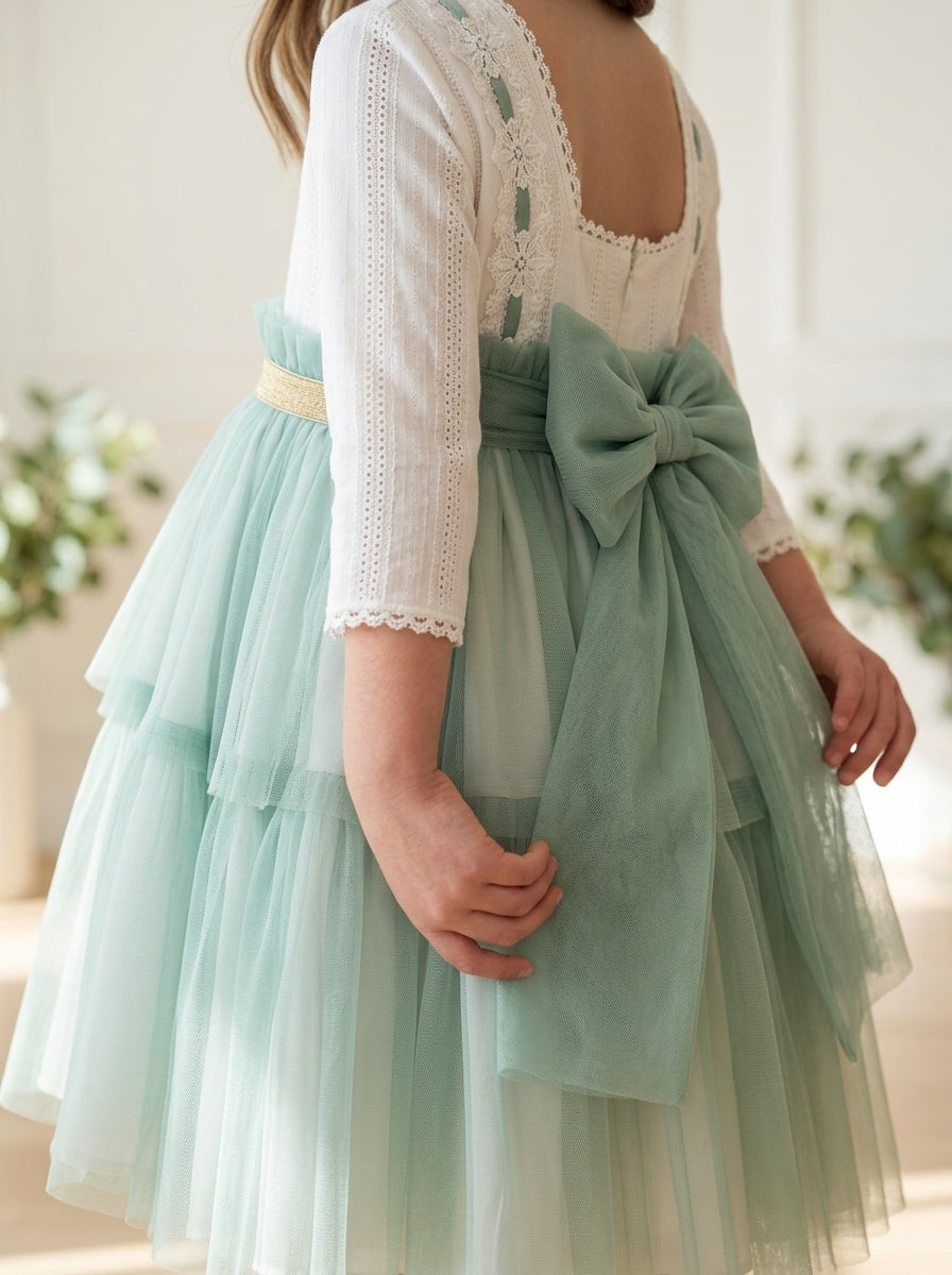 Vestido manga francesa y tul verde