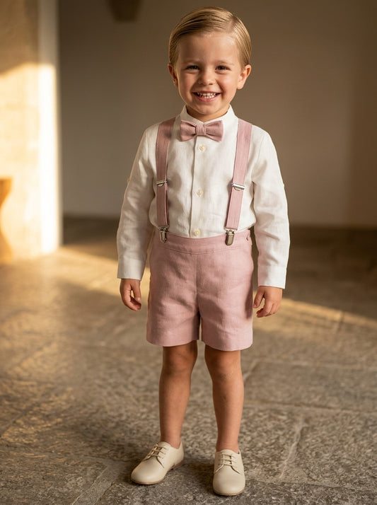 Conjunto camisa, short rosa empolvado, tirantes y pajarita