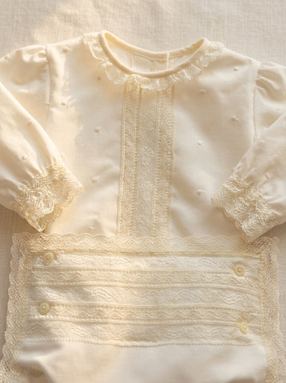 Conjunto blusa de batista con bodoquitos y braguita